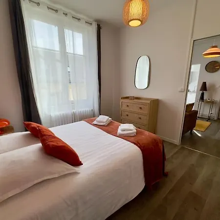 Le Seventies Apartment *
